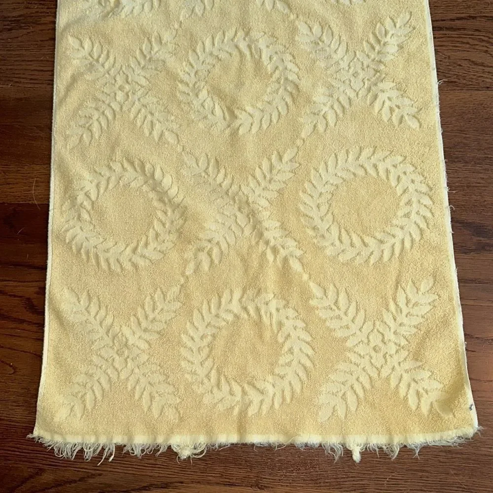 Vintage mid century yellow bath towel with‎ raised wreath & leaf design